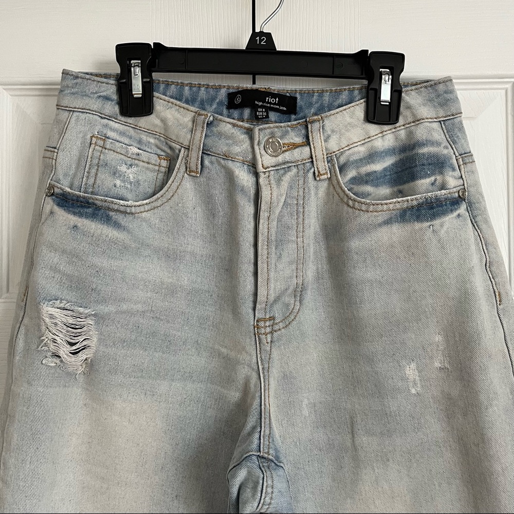 Missguided High Rise Mom Jeans - Picture 2 of 5